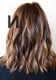 Caramel Toffee Color Melt Wat Zijn De Geheimen Van Een Succesvol Kleur Ee Caramel Color Geheimen Kleu Hair Styles Medium Hair Styles Hair Lengths
