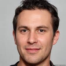 Meydan TV-nin rəhbəri Matt Kasper kimdir? Dəfələrlə hakimiyyət mediasında  agent, ölkə daxilində çaxnaşmalar yaratmağa çalışan qruplaşma başçısı kimi  təqdim edilən Meydan TV rəhbəri Matt Kasper suallara özü cavab verir.