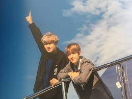 Members of exo will be putting their listening skills to the test! Check Out The Strong Friendship Between Exo S Chanyeol And Baekhyun Channel K