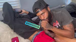 I suck my straight roommate while he plays video games - Videos -  Str8ongay.com