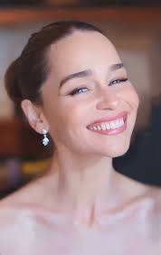 Hit ❤ IF Dany should sit