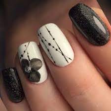 #illustration #drawing #noir et blanc #black and white #art #dessin #moon #lune #character #grossetêtedelune. Nail Art Noir Et Blanc
