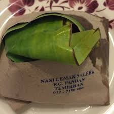 Sekiranya 10 tahun lalu, nasi lemak saleha hanya dijual di kedai kecil tepi jalan tetapi kini pemilik restoran nasi lemak ini boleh tersenyum lega kerana telah berjaya membuka dua buah cawangan restoran di sekitar sri rampai, kuala lumpur dan ampang, selangor. Nasi Lemak Bungkus Nasi Lemak Saleha Kg Pandan S Photo In Ampang Klang Valley Openrice Malaysia