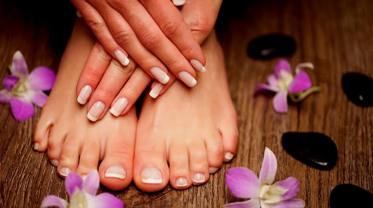 Pedicure spa con tratamiento relajante para pies