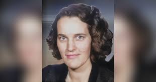 Dora Tracy's Instagram, Twitter & Facebook