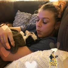 Irgendwiee süß wie es angehoppelr kommt🥰