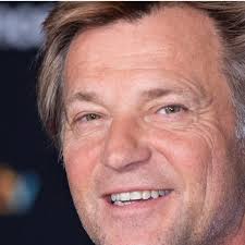 Ne pas se sentir toujours à la hauteur" : Laurent Delahousse fait de rares  confidences sur ses enfants