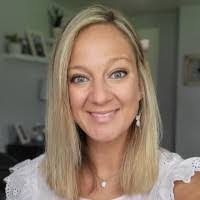 Julie Tarter's Instagram, Twitter & Facebook