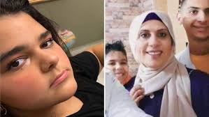 Tonåringar hoppas deras lärare överlevde Israels bomber