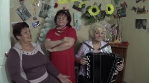 течет ручей бежит ручей в ручье лежит мужик ничей слова Smeshnaya Pesnya Lezhit Muzhik Nichej Youtube