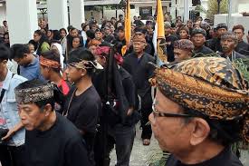 Lirik dan chord lagu daerah dari jawa barat, cing cangkeling. Lagu Sunda Lirik Dan Chord Lagu Bubuy Bulan Nining Meida