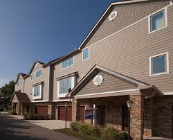 The everlast® composite siding program includes two reveal sizes: Everlast Advanced Composite Siding