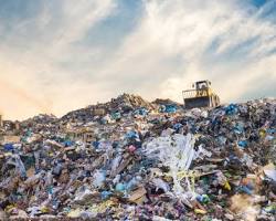 Image of overflowing landfill in a city