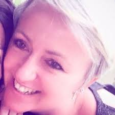 Julie Macklin (@JulieXay)