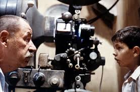 Consacrata al cinema da giuseppe tornatore, che l'ha scelta per interpretare la madre del piccolo totò in nuovo cinema paradiso, durante la sua. Cinema Paradiso Film 1988 Moviepilot De