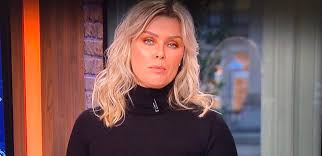 She worked as a model and appeared on the catwalk in fashionshows for children. Bridget Maasland Vergeet Bh Aan Te Trekken Tijdens Uitzending Man Man