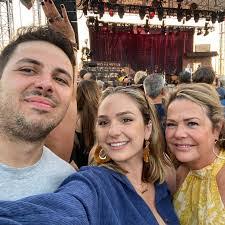 Kyle Schweizer's Instagram, Twitter & Facebook