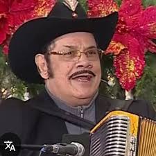 Aníbal Velasquez Hurtado"Orgullo Colombiano" con su gran talento,convirtió  la versión triste de"Cinco pa'Las Doce" por la alegre que escuchamos los  costeños" El tema es del cantautor venezolano,Oswaldo Oropeza,grabada por  el también venezolano,Néstor