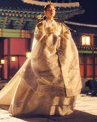 Born 3 june 1990) is a south korean actress.she made her acting debut in 2010 in the film ghost.she is known for her work in both film and television including real (2017), rampant (2018), 100 days my prince (2018), be melodramatic (2019), and lovestruck in the city (2020). The Royal Tailor Park Shin Hye Korean Traditional Dress Korean Outfits Korea Dress