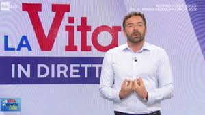 Durante la stagione calcistica molto curati e apprezzati sono le rubriche di aproffondimento relative al campionato di serie a. Bufera In Rai Stop A La Vita In Diretta Hanno Violato Il Codice Scene Da Censura Dopo La Guaccero Guai Anche Per Matano Fan Increduli Piu Donna
