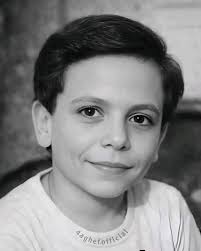 فنان ليبي له الكثير من الاعمال الغنائية التي اطربت المستع المحلي اللهم اغفر  له وارحمه