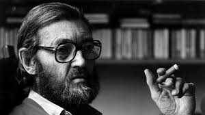 Julio florencio cortázar descotte (), né le 26 août 1914 à ixelles et mort le 12 février 1984 à paris, est un écrivain argentin de buenos aires, auteur de romans et de nouvelles (tous en langue espagnole), établi en france en 1951 et qui, tout en conservant sa nationalité argentine, acquiert aussi la nationalité française vers la fin de sa vie, en 1981, comme acte de protestation. Julio Cortazar Lo Confieso Tengo Momentos De Desanimo