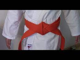 Wie binde ich meinen gürtel richtig? Karate Gurtel Binden Zwei Arten Youtube