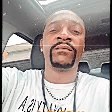 Derrick Hooks's Instagram, Twitter & Facebook