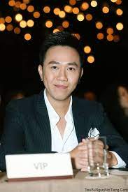 Nam diễn viên hài kể mối tình với lâm vỹ dạ bắt đầu khi cả hai cùng học trong trường sân khấu. Tiá»ƒu Sá»­ Diá»…n Vien Anh Ä'á»©c Báº¡n Than Bá»‹ Tráº¥n Thanh Rao Ban Kháº¯p Showbiz