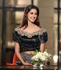 I wouldn't be doing disha patani justice if i didn't include at least one dance. 156 5k Followers 43 Following 3 598 Posts See Instagram Photos And Videos From Disha Patani Disha Disha Patani Disha Patani Photoshoot Short Girl Fashion