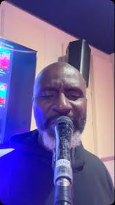 CRUISIN”: Playing guitar and singing “Cruisin” (Smokey Robinson) * * *  #playingguitar #guitarplayer #singing #singer #vocalist #motownmusic  #musician #blackmusic #blackmusician #musiclife