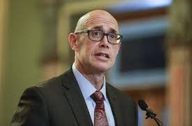 Iowa Department of Transportation director resigns at Gov. Kim Reynolds'  request