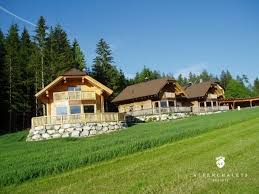 Traditionelle Holzchalets Im Lungau Huttenurlaub In Lungau Mieten Alpen Chalets Resorts Style At Home Urlaub Traditionell