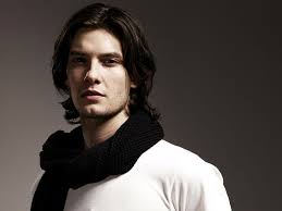 One direction fans still reminisce about the days zayn malik would pull his long hair into a man bun. Hd Wallpaper Taylor Kitsch Actor Man Scarf Dark Haired Long Haired Wallpaper Flare