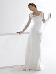 Abito da sposa principesco con bustino a cuore plissettato con ornamenti in pizzo. Nozze Over 40 Spose Bellissime Diversamente Giovani