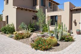 The elements and shape in this southwest front yard all exhibit a desert, santa fe, arizona design style. 75 Beautiful Desert Front Yard Landscaping Pictures Ideas May 2021 Houzz