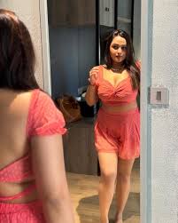 Aliya Naaz - Free pics, galleries & more at Babepedia