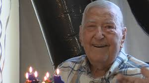 Neighbors in 21Country help celebrate WWII veteran’s 104th birthday