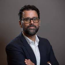 Les pegamos con el remo y la cena está servida. Remo Hanselmann Managing Director