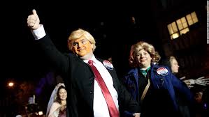 Donald john trump (nova iorque, 14 de junho de 1946) é um empresário, personalidade televisiva e político americano que serviu como o 45.º presidente dos estados unidos.na eleição de 2016, trump foi eleito pelo partido republicano ao derrotar a candidata democrata hillary clinton no número de delegados do colégio eleitoral; Will People Still Dress Up As Donald Trump For Halloween This Year Cnn