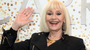La cantante raffaella carrá ha muerto a los 78 años de edad según informa la cadena pública italiana rai. Raffaella Carra Vita Privata Eta Carriera Instagram Marito Figli E Curiosita Sulla Piu Amata Dagli Italiani