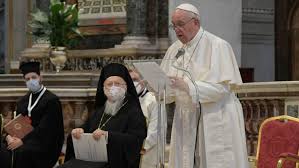 Ancor peggio, non solo in un luogo oscuro e misero come una stalla, ma anche in un neonato, fragile e bisognoso di ogni cura. Francesco Siamo Credibili Testimoni Di Dio Solo Se Siamo Fratelli Vatican News