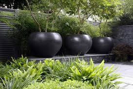 Slate Cladding On Vertical Walls In This Creative Greencube Garden In New Barn Kent Small Garden Design Landscape Design Contemporary Garden Design