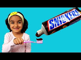 Esmaya Dis Macunu Sakasi Yaptim Tooth Paste Joke Snickers Youtube Clowns Hip Hop Mac