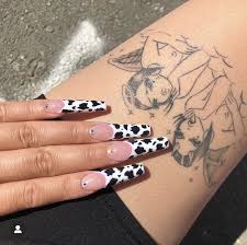 Black And White Cow Print Acrylic Nails Pin By Maria Valentinova On Negler Cow Nails Long Acrylic Nails Cute Acrylic Nails