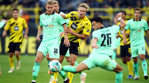 Rose, 44, has been a revelation in germany's bundesliga as he's led gladbach to the uefa champions league round of 16 this season and they are still in the hunt for a top four finish with a young,. Gladbach Borussia Dortmund Live So Siehst Du Das Freitagabendspiel Im Tv Stream