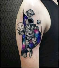 Erkek St Kol Astronot D Vmesi Man Upper Arm Astronaut Tattoo Tattooinspiration Click To See More Kotu Dovmeler Dovme Tasarimlari Astronot Dovme