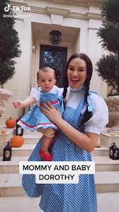 Hewitt began her career as a child actress and singer. Enrique Iglesias Jennifer Love Hewitt Mb3 Dua Lipa Want To Official Video Youtube Enrique Iglesias Hero Escape Live From World Music Awards 2002 Sunny Speaker