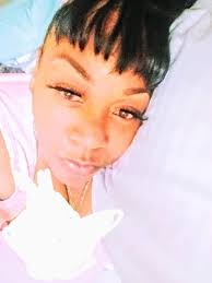 Victoria Gomillion's Instagram, Twitter & Facebook