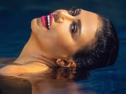 رانيا يوسف تشعل إنستقرام بجامب سوت أحمر قصير وروجينا تعلق على طريقتها. Ø±Ø§Ù†ÙŠØ§ ÙŠÙˆØ³Ù ÙÙŠ ØªØ­Ø¯ÙŠ Ø¬Ø¯ÙŠØ¯ Ø¨Ø§Ù„Ù…Ø§ÙŠÙˆÙ‡ ÙˆØªÙ†Ø´Ø± Ø£ÙˆÙ„ ØµÙˆØ±Ø© Ù„ÙŠØ§Ù„ÙŠÙ†Ø§